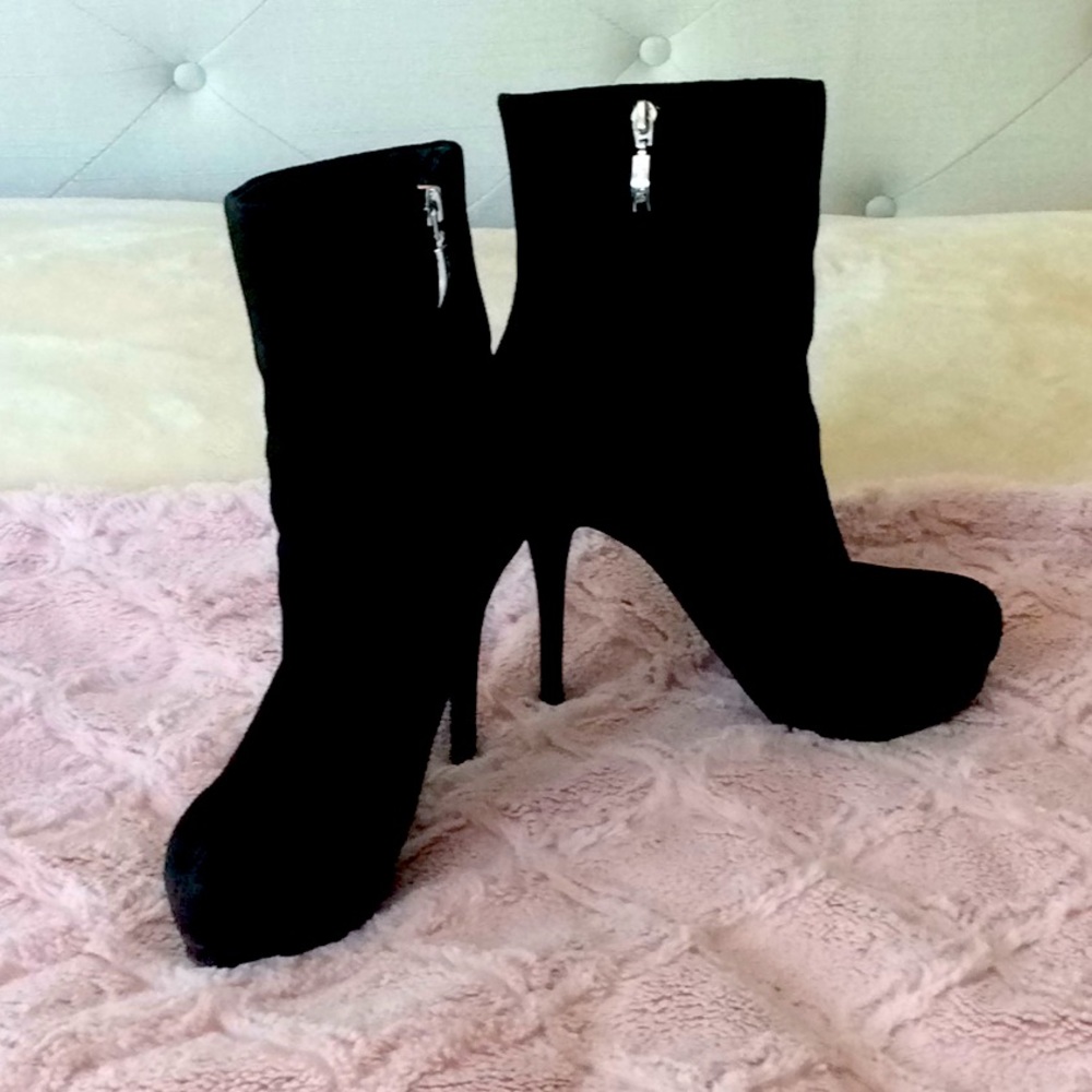 Guess Shoes Pilina Booties - Black Suede